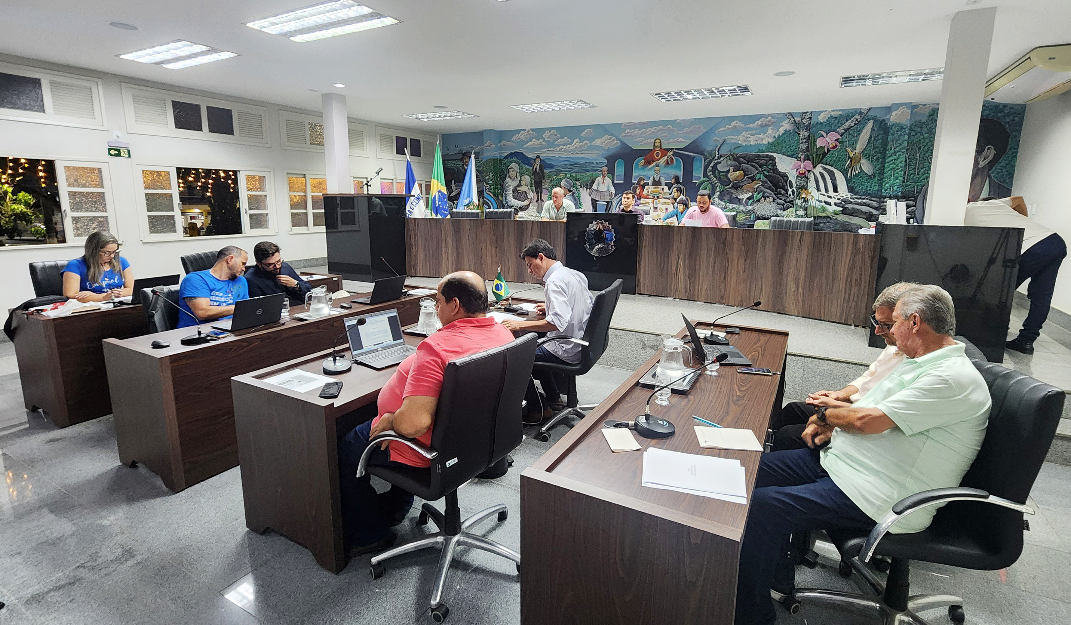 Resumo da 44ª Sessão: Moções de Reconhecimento e Encerramento do Ano Legislativo na Câmara Municipal de Santa Teresa